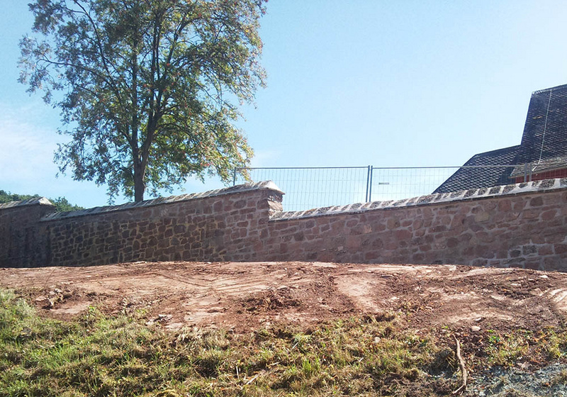 Sanierung Friedhofsmauer aus Sandsteinen, Oberweiler Tiefenbach